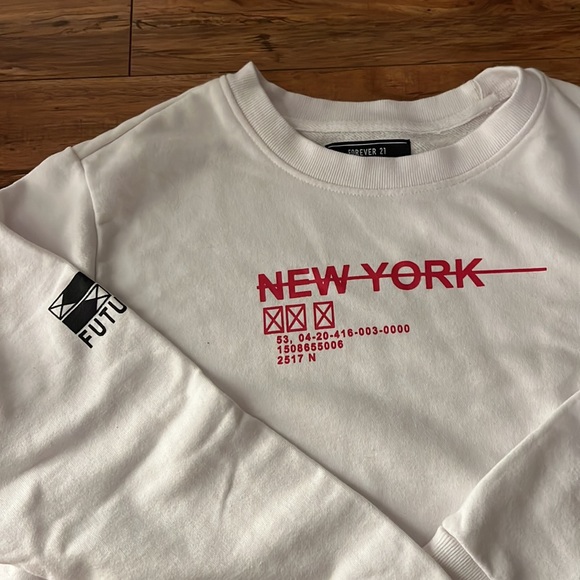 Forever 21 Graphic Crewneck - Picture 4 of 4